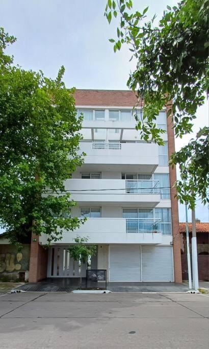 Luminoso Y Excelente Ubicacion Con Cochera Apartment *